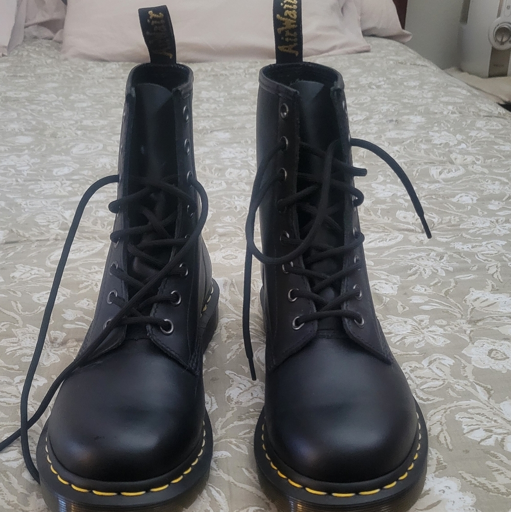 1460 WOMEN'S SMOOTH LEATHER LACE UP BOOTS